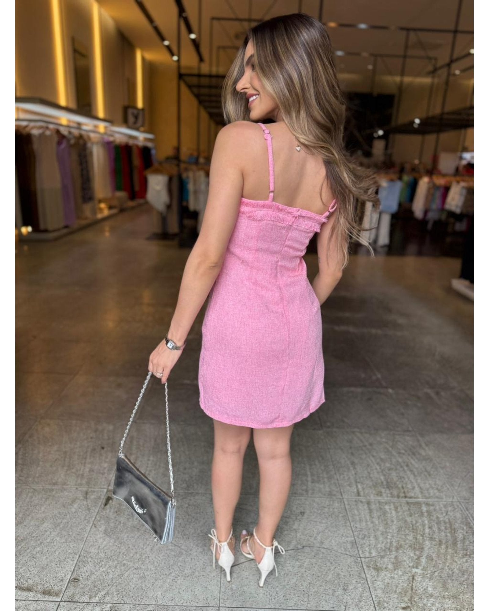 Vestido Curto Detalhe Strass