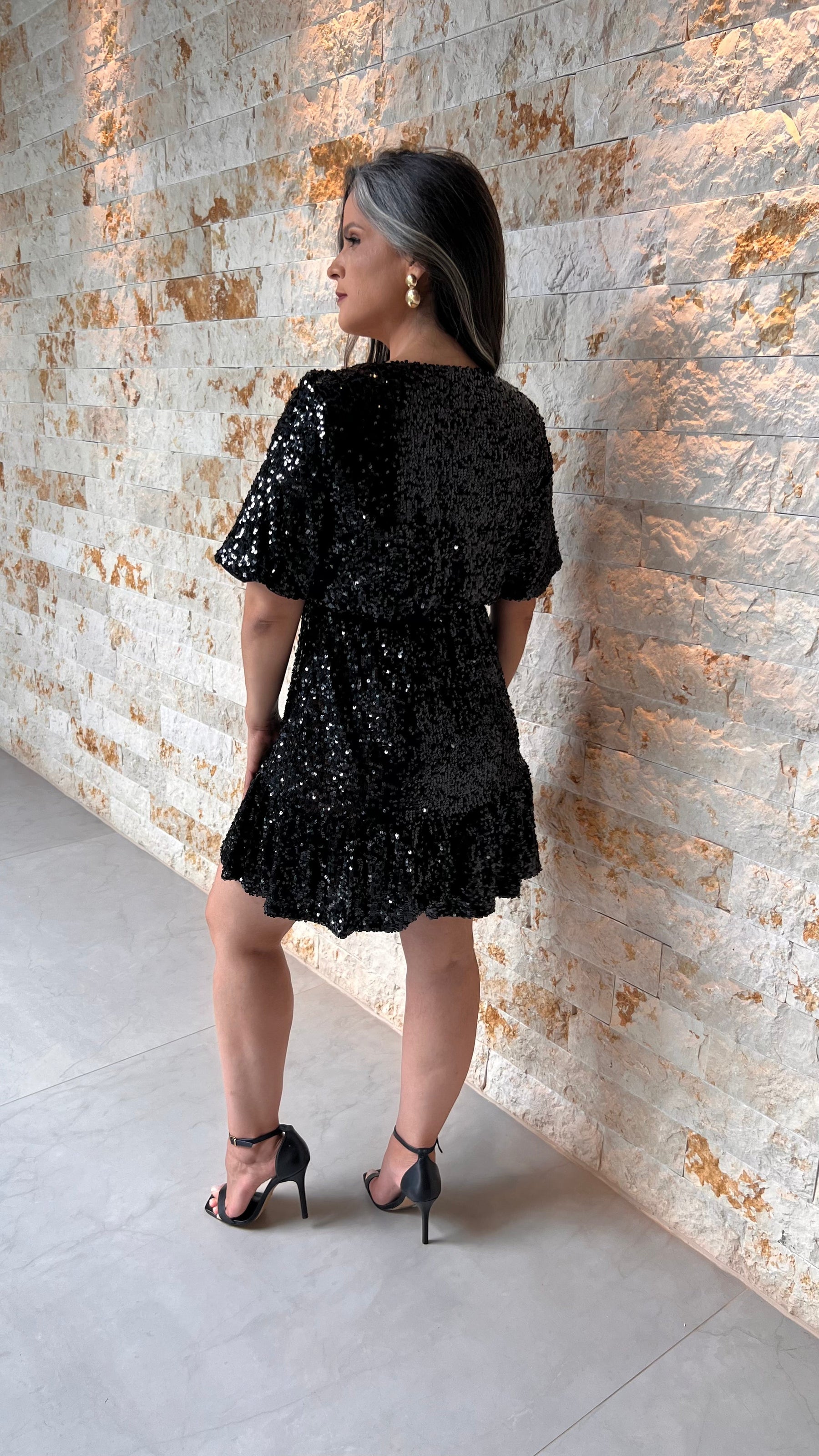 Vestido Curto Rodado Paete - Liso Preto 4374