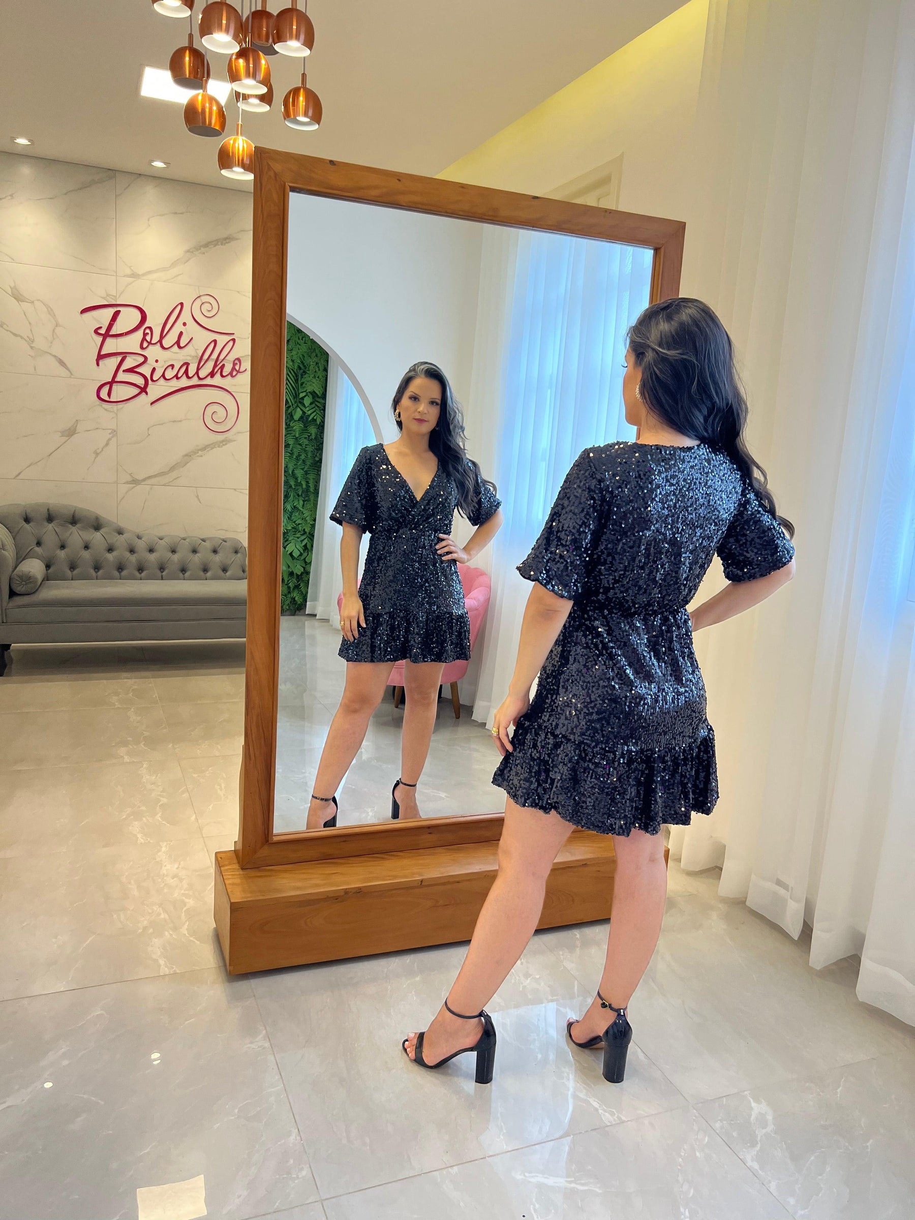 Vestido Curto Rodado Paete - Liso Preto 4374