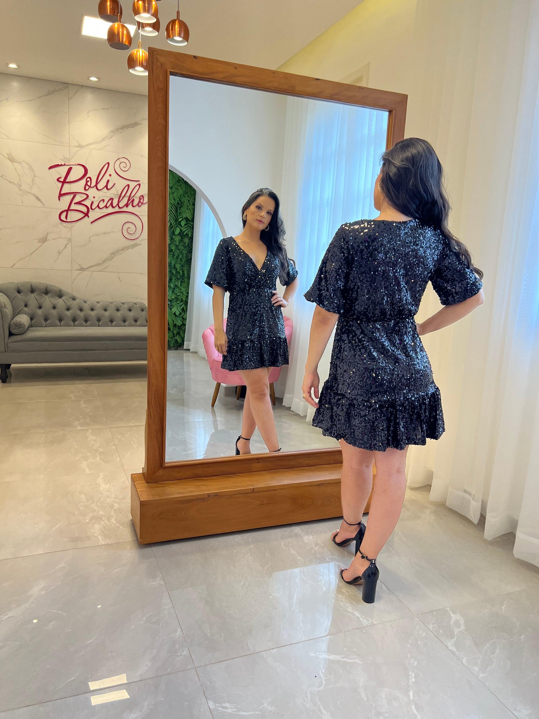 Vestido Curto Rodado Paete - Liso Preto 4374